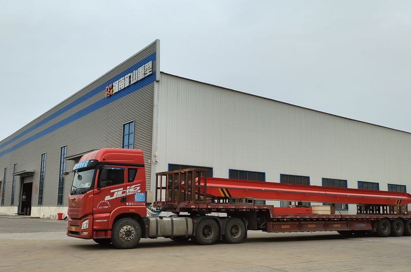 電動(dòng)單梁起重機(jī)3臺(tái) LD5t—16.8m LD3t—16.5m /2臺(tái) 制作完成，發(fā)往江西南昌交付客戶使用。